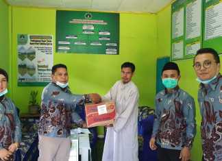 Gelar HUT ke-12 di Tengah Covid-19, Bawaslu Kabupaten Konawe Bagi Sembako ke Masyarakat