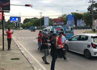 DPD Baguna Sultra Bagi Masker dan Panduan Pencegahan Covid-19 ke Warga Kendari