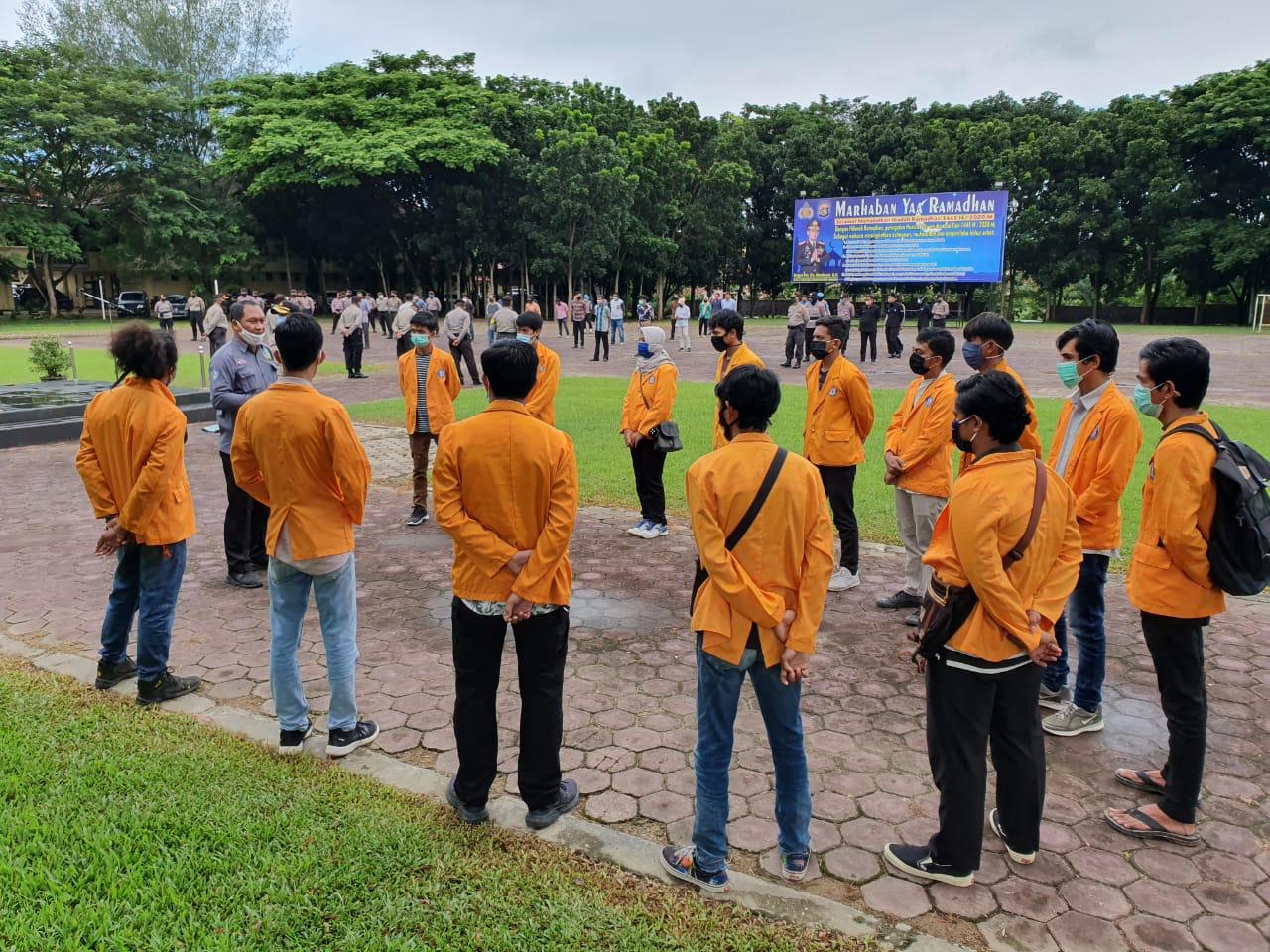 Bersatu Perangi COVID-19, BEM UHO Lakukan Aksi Sosial Bersama Polda Sultra, TNI dan Gugus Tugas Covid-19