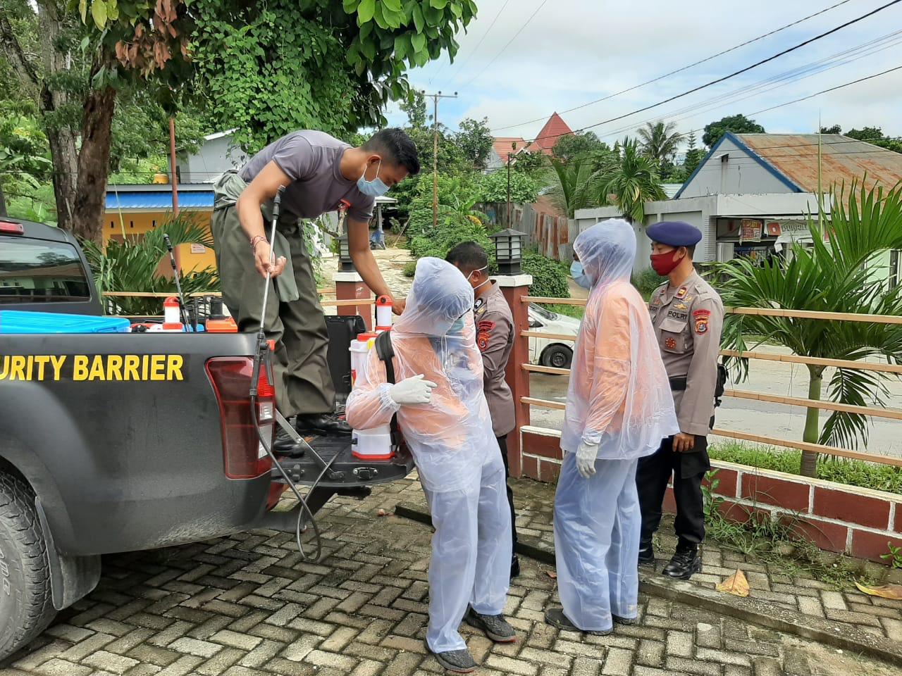 Bersatu Perangi COVID-19, BEM UHO Lakukan Aksi Sosial Bersama Polda Sultra, TNI dan Gugus Tugas Covid-19