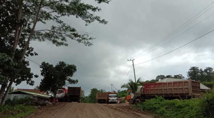 Aktivitas Tambang Tanah Urug Milik Mantan Anggota DPRD Sultra Resahkan Warga Pengguna Jalan Aktivitas Tambang Tanah Urug Milik Mantan Anggota DPRD Provinsi Resahkan Warga Pengguna Jalan