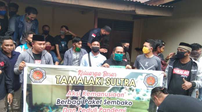 Ringankan Beban Warga, Tamalaki Sultra Bagikan Ratusan Paket Sembako