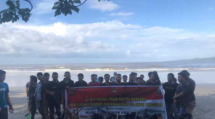 Peringati HUT Bhayangkara ke 74 Tahun, HMI Cabang Kendari Bersama Mahasiswa Sultra Gelar Bakti Sosial