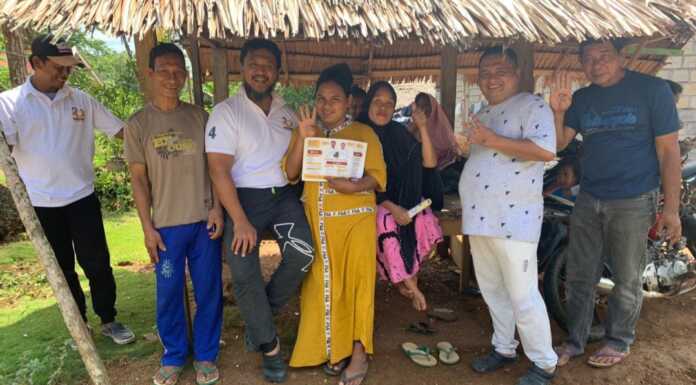 Paslon Ombak saat kampanye Door to door di Masyarakat