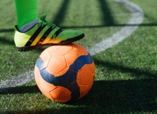 Sepatu futsal