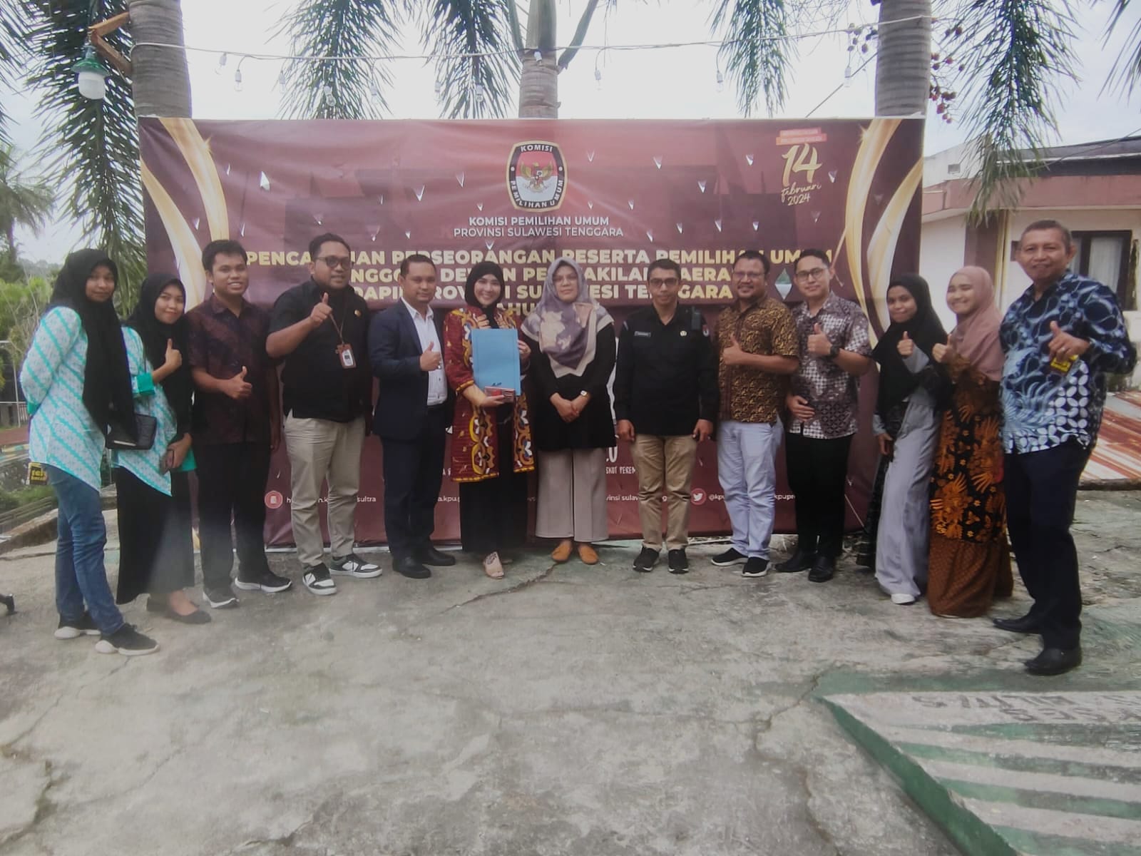 Serahkan Berkas ke KPU, Amnaeni Dg Tabaji Resmi Maju Calon DPD RI Dapil Sultra