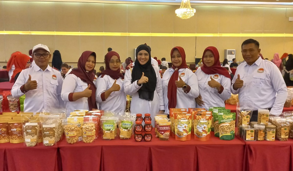 Serahkan Berkas ke KPU, Amnaeni Dg Tabaji Resmi Maju Calon DPD RI Dapil Sultra