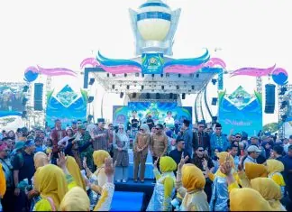 Ribuan Warga Meriahkan Pawai Budaya dan Lulo Massal HUT ke-62 Sultra HUT Sultra ke-62