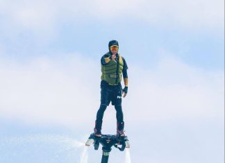 Gubernur Andi Sumangerukka Ramaikan Festival Bokori dengan Aksi Flying Board Festival Bokori