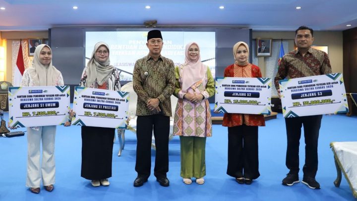 Gubernur Sultra Serahkan Beasiswa Sultra Cerdas 2026 kepada 150 Mahasiswa Beasiswa Sultra Cerdas 2026