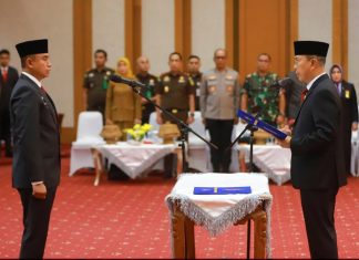 Gubernur Sultra Lantik Muhammad Fadlansyah sebagai Pj Sekda, Tekankan Penguatan Pelayanan Publik Pj Sekda Sultra