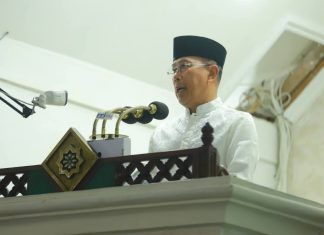 Gubernur Sultra Salurkan 11 Sapi Kurban, Ajak Warga Perkuat Semangat Berbagi Andi Sumangerukka
