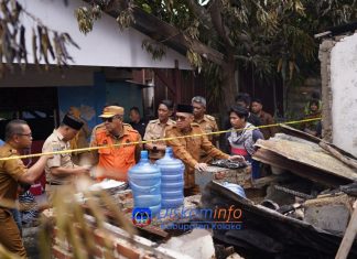 Tinjau Pengungsi Banjir di Mangolo, Bupati Kolaka Pastikan Bantuan Tepat Sasaran Bupati Kolaka