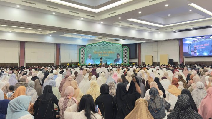 Ribuan Jemaah Padati Sholat Idul Adha 1447 H di Claro Kendari, Salurkan 1 Ekor Sapi Kurban kendari