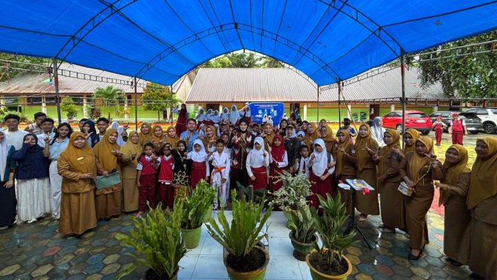Bunda Literasi Kendari Ajak Siswa SDN 66 Gemar Membaca Melalui Program GEMA MOBASA Literasi Kendari