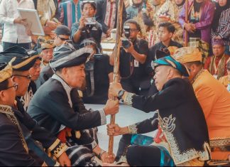 Gubernur Sultra Sandang Gelar Adat Sangia Mondono Wite Bhalano, Tegaskan Komitmen Jaga Budaya Sultra