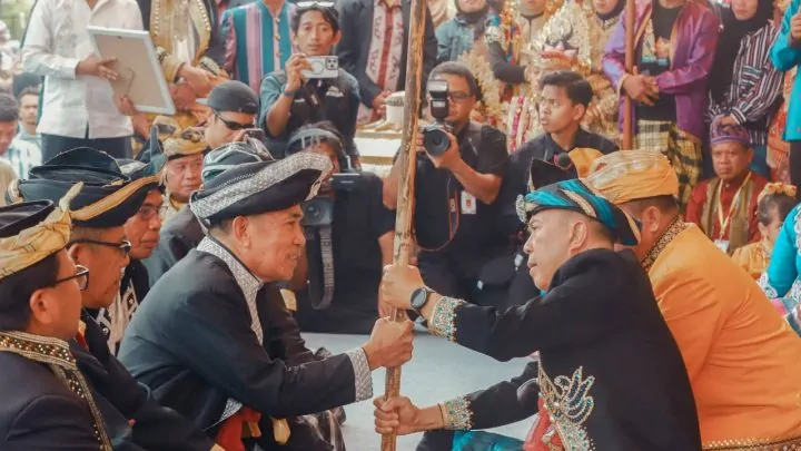 Gubernur Sultra Sandang Gelar Adat Sangia Mondono Wite Bhalano, Tegaskan Komitmen Jaga Budaya Sultra
