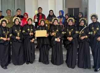 Paduan Suara DPW KM Bulukumba Sultra Raih Juara III di Panggung IWSS, Kenalkan Busana Adat Kajang Ammatoa KM Bulukumba